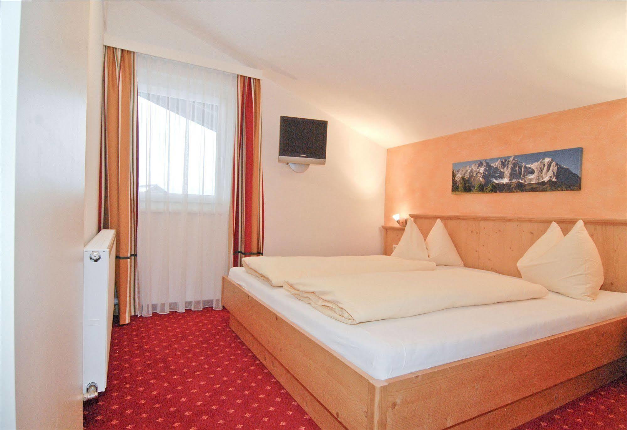 Hotel Fischer Sankt Johann in Tirol Exterior photo
